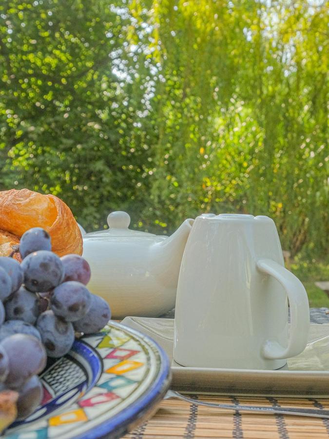 Le Cabanon Villa Le Thor Bagian luar foto